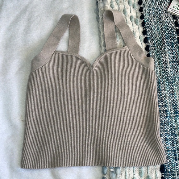 Abercrombie & Fitch Tops - Abercrombie & Fitch Ribbed Crop Top - Medium